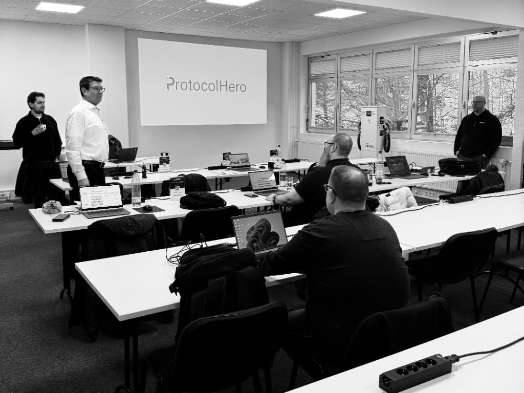 Team bei einer Präsentation im Meetingraum