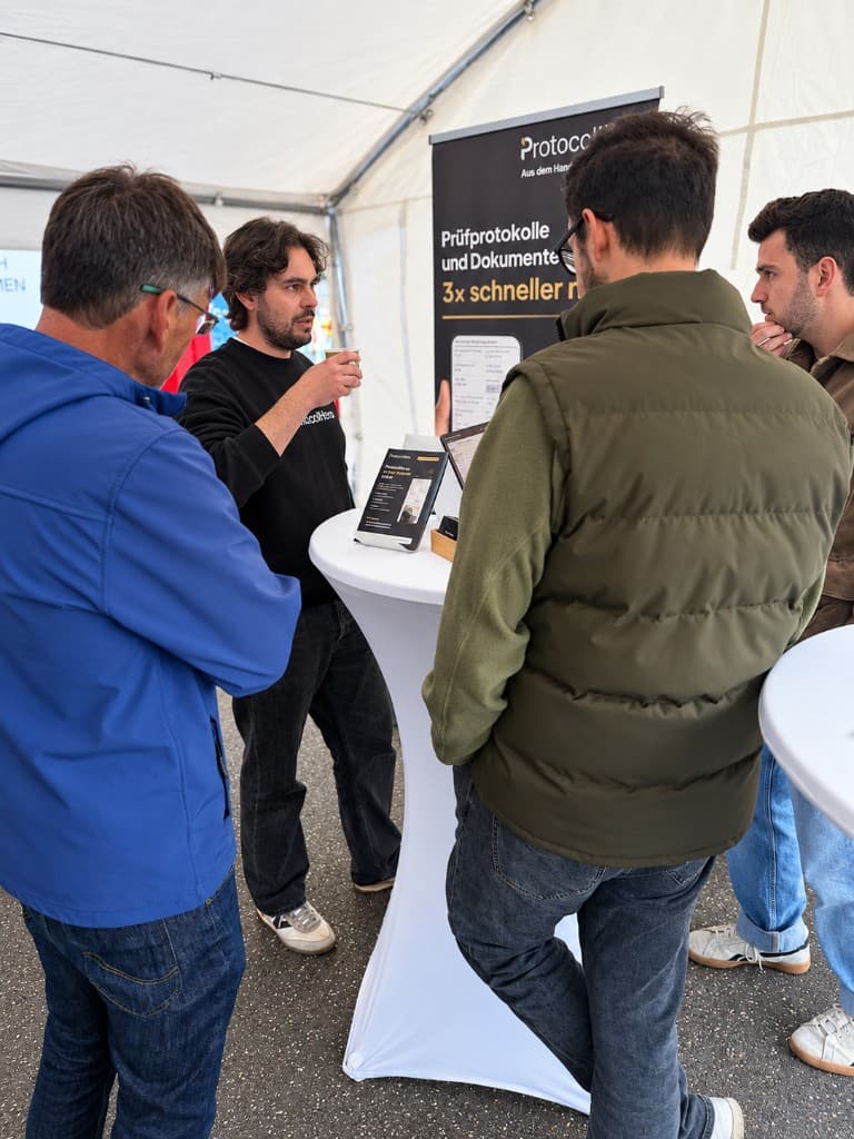 Consulting at the ProtocolHero booth: visitors get a walkthrough of the software