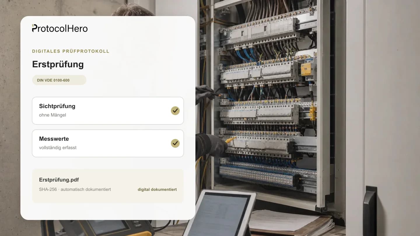 Erstprüfung einer elektrischen Anlage mit Messgerät und Tablet